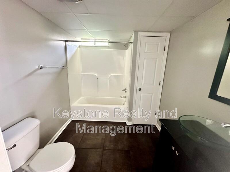 18 Edgehill Dr #B - Photo 4 of 8