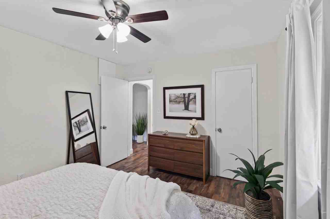 1001-1005 Little Bay Avenue - Photo 6 of 24