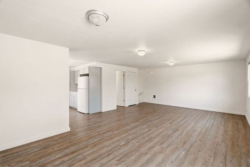 10923 E 16th Ave - Photo 5 of 29