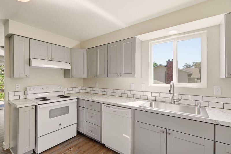 10923 E 16th Ave - Photo 7 of 29
