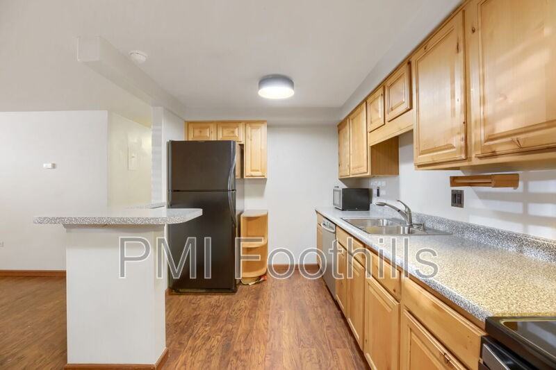 701 N Pearl St #101 - Photo 6 of 11