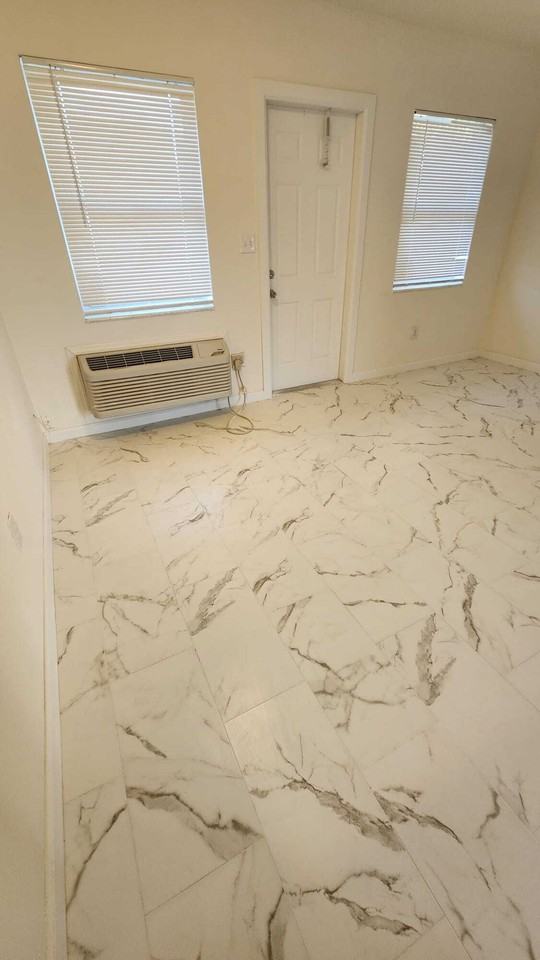 91 - 1119 NE 15th Street - Photo 3 of 9