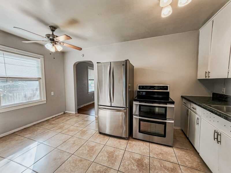 3241 Yale St N - Photo 5 of 24