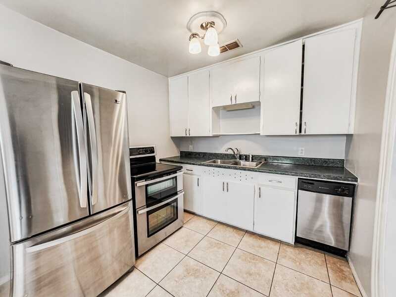 3241 Yale St N - Photo 6 of 24