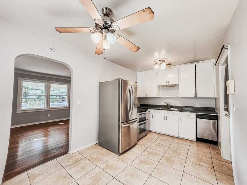 3241 Yale St N - Photo 7 of 24