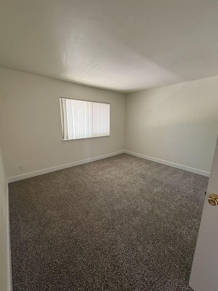 River's Bend Apartments - Photo 5 of 9