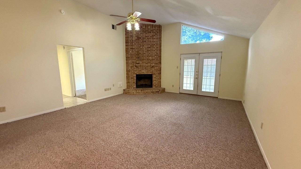 10555 Walnut Glen Dr #10555 - Photo 3 of 21