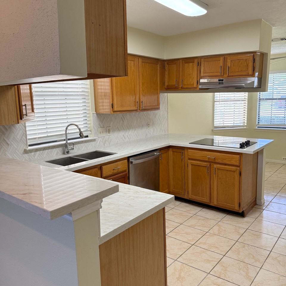 10555 Walnut Glen Dr #10555 - Photo 5 of 21