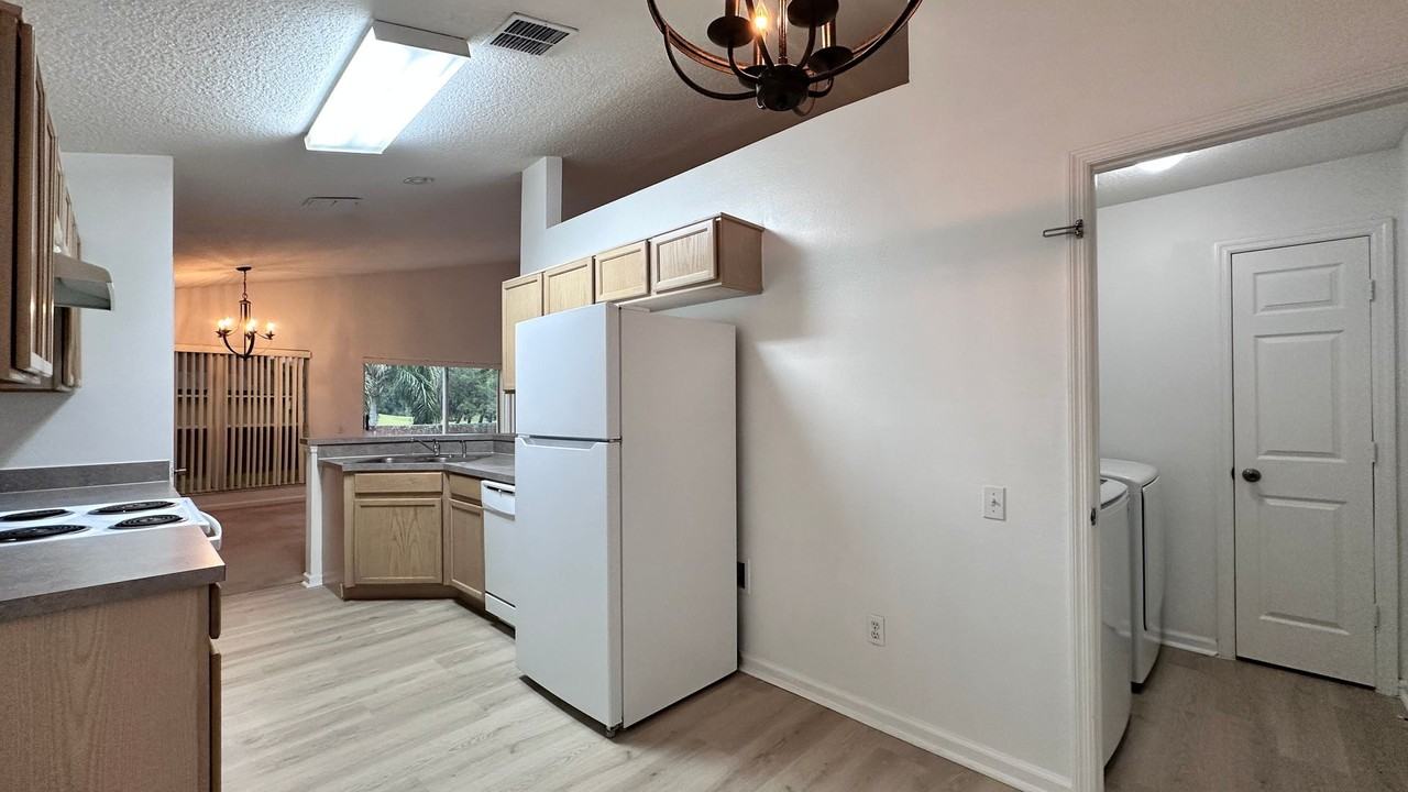 1709 Pine Bay Dr - Photo 4 of 35