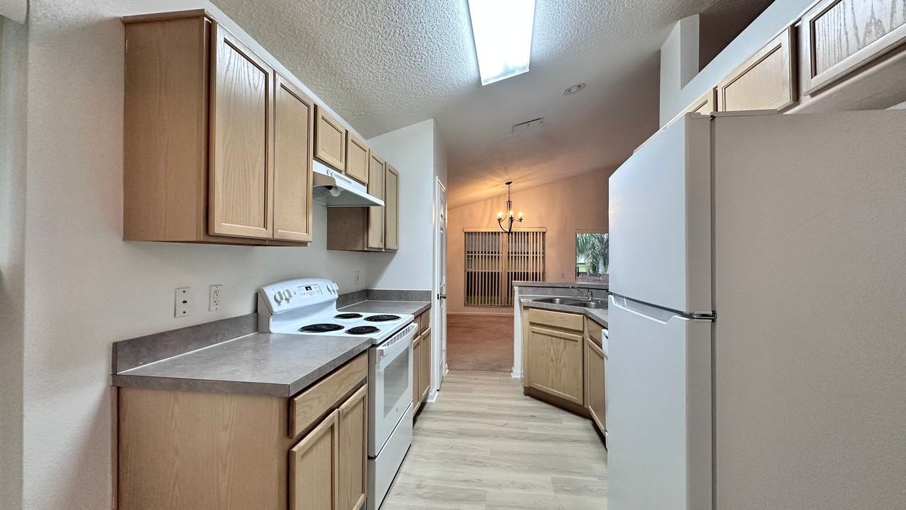 1709 Pine Bay Dr - Photo 2 of 35