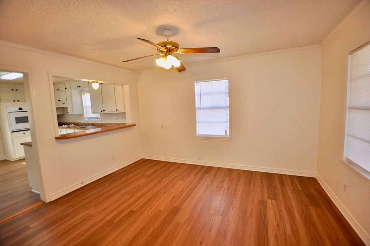 511 N Merrimac St - Photo 2 of 9