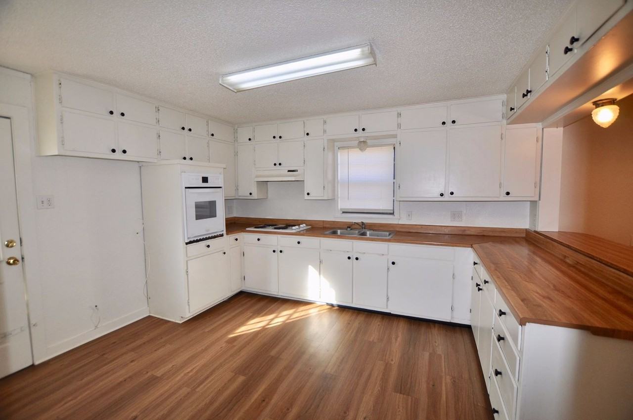 511 N Merrimac St - Photo 4 of 9