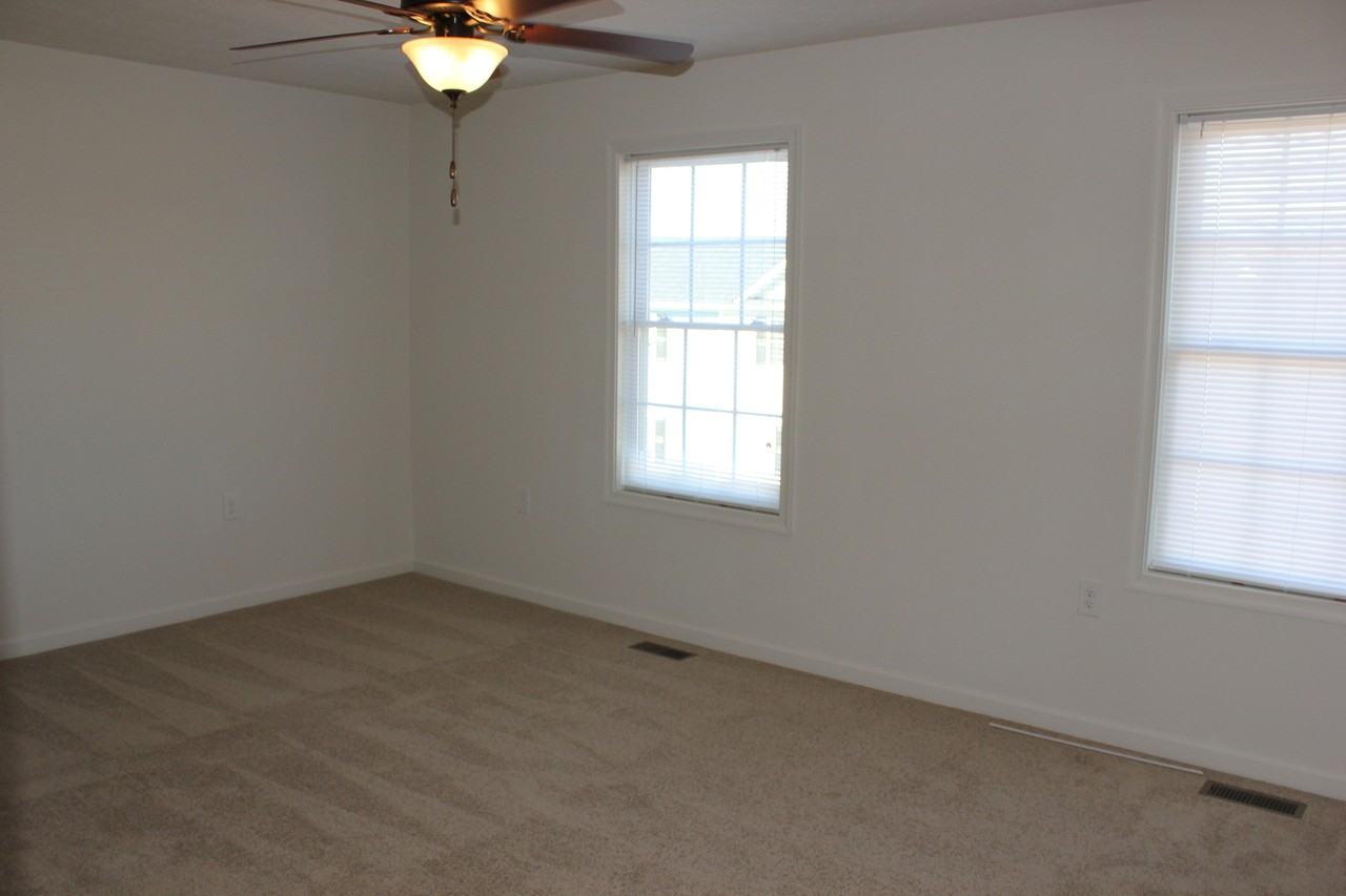 1476 Taylor Grove Ln #2 - Photo 5 of 21