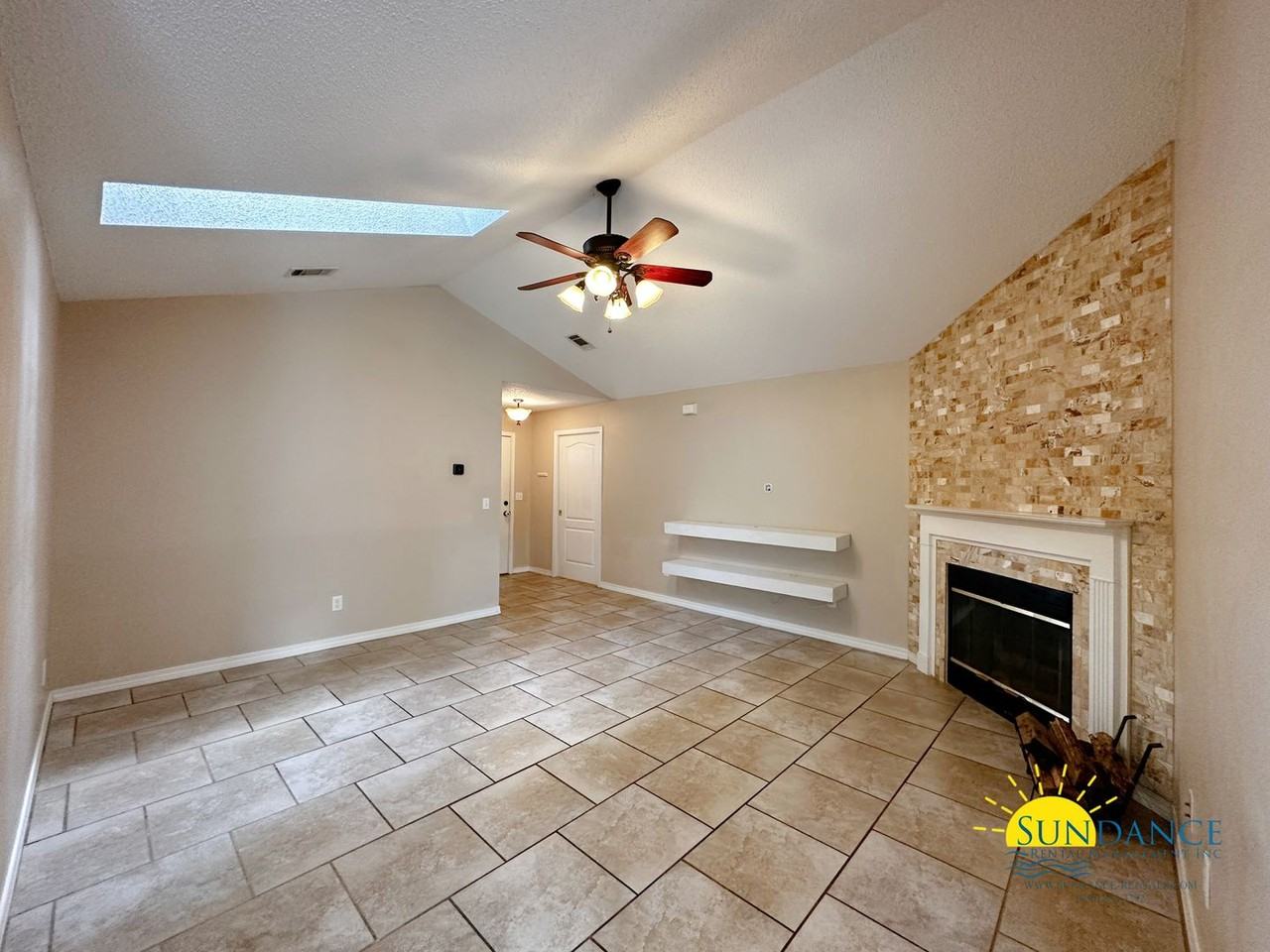 634 Jerrells Ave - Photo 3 of 25