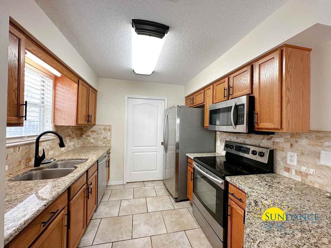 634 Jerrells Ave - Photo 5 of 25