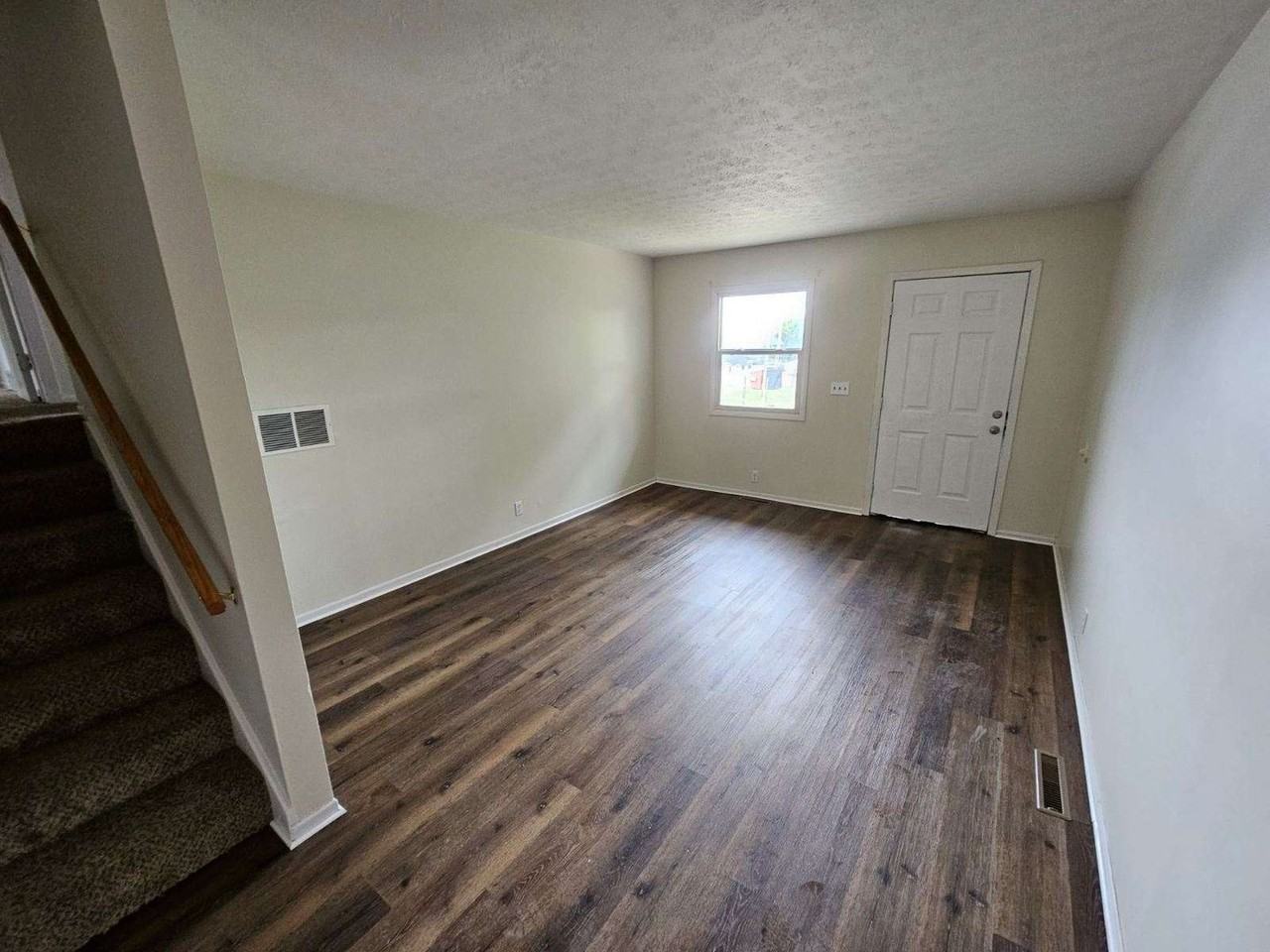 1231 Green Valley Dr - Photo 3 of 7