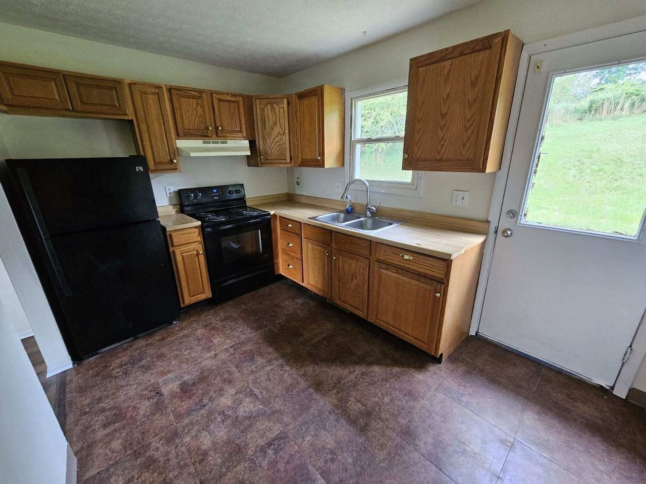 1231 Green Valley Dr - Photo 4 of 7