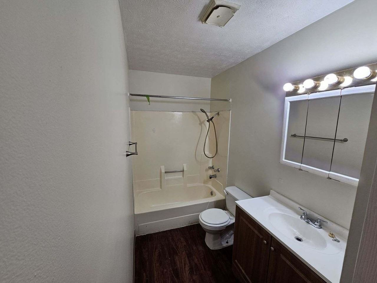 1231 Green Valley Dr - Photo 5 of 7