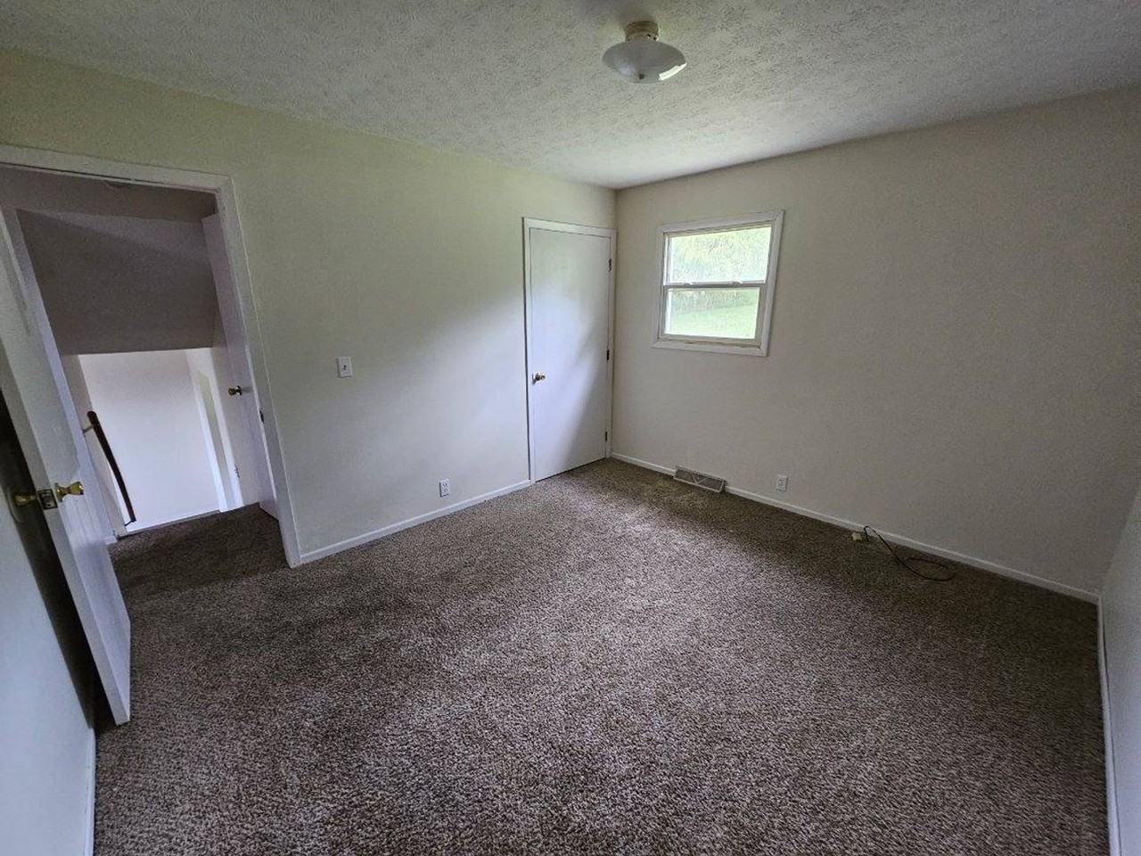 1231 Green Valley Dr - Photo 6 of 7