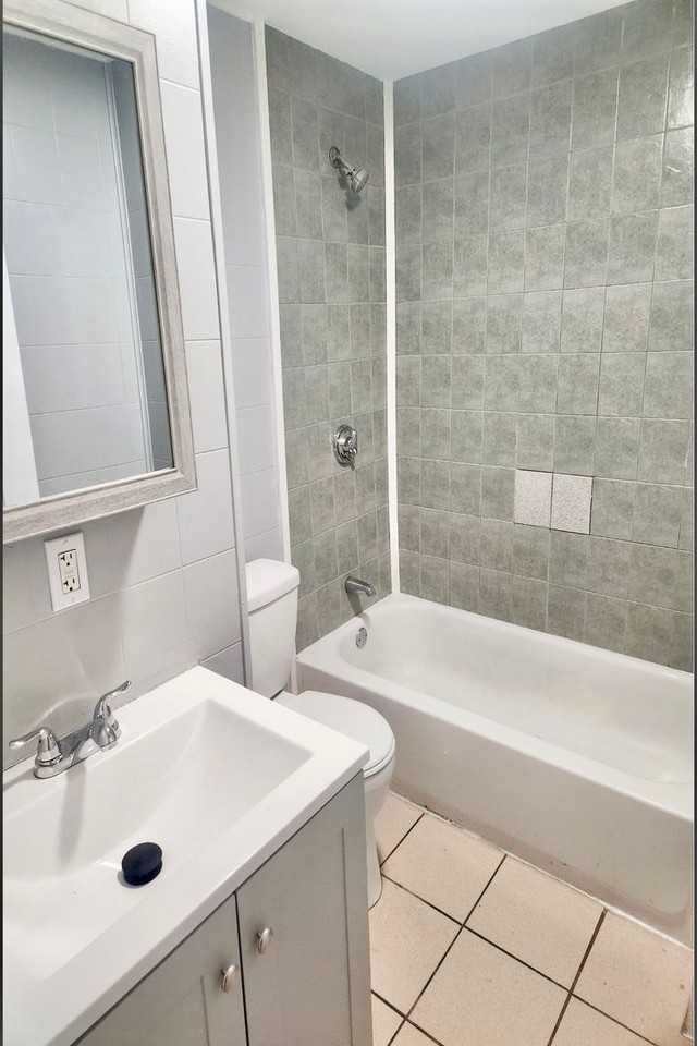 22 Lawn Ave #1F - Photo 5 of 18