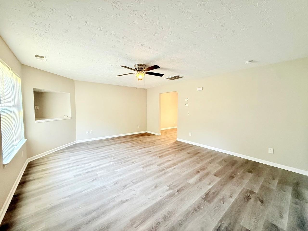 4113 Parkdale Dr - Photo 2 of 12
