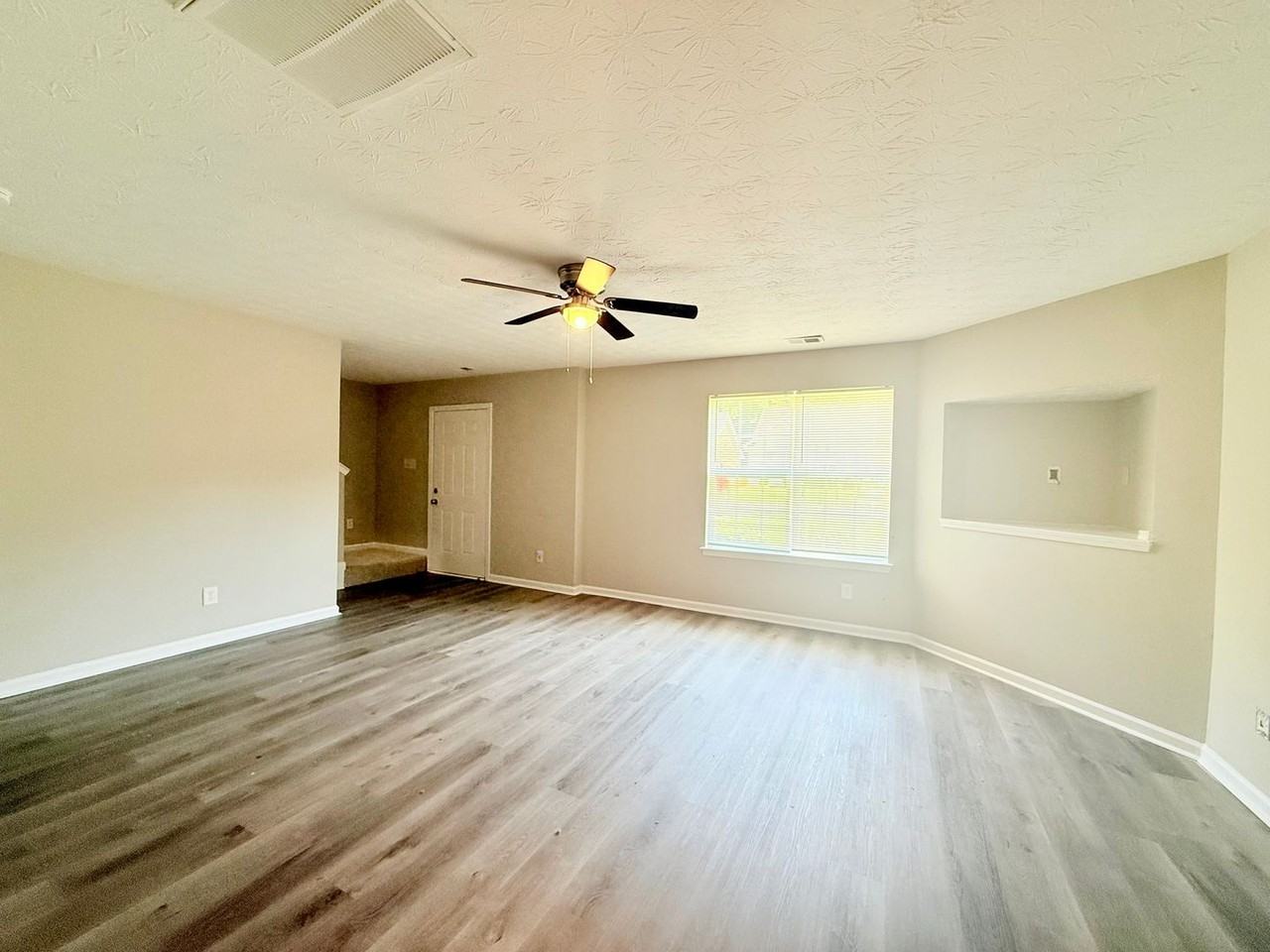 4113 Parkdale Dr - Photo 3 of 12