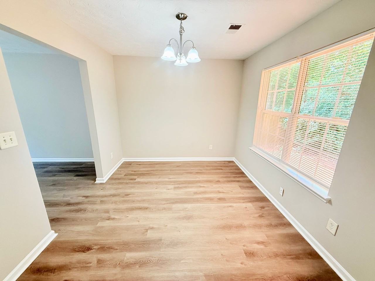 4113 Parkdale Dr - Photo 6 of 12