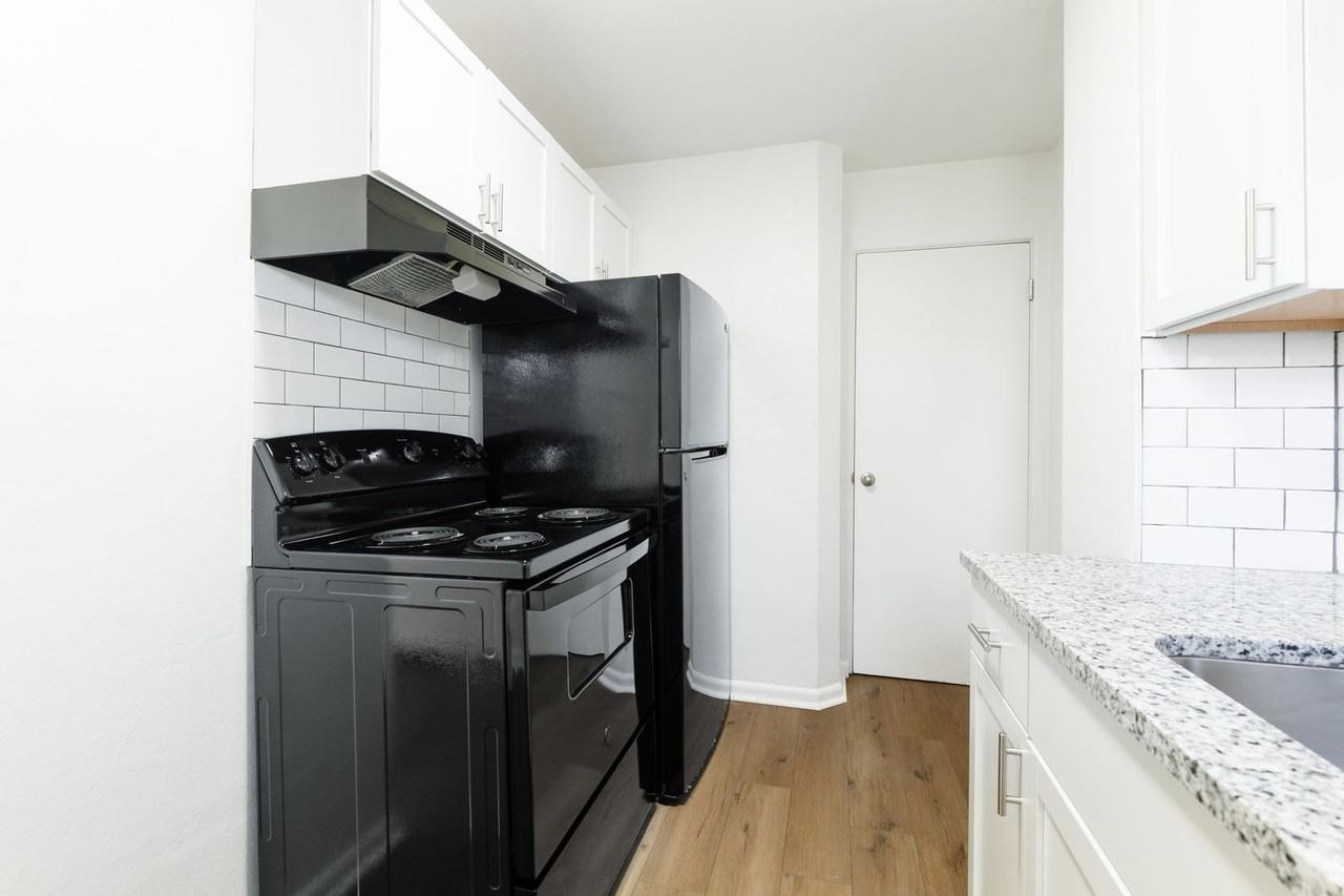 4040 Halsey Pl - Photo 4 of 21
