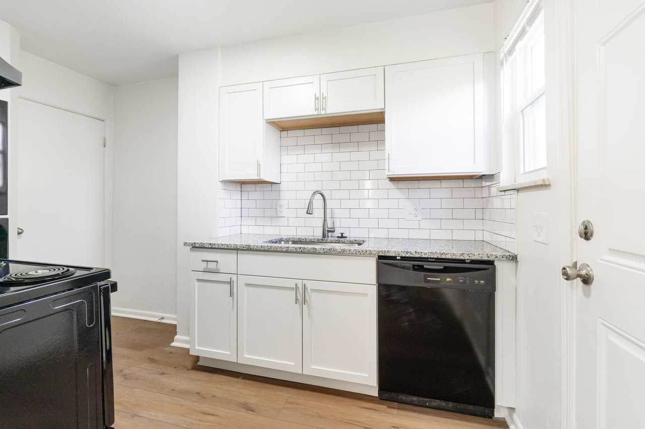 4040 Halsey Pl - Photo 5 of 21