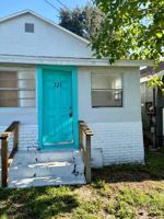 featured image of 121 W 6th St