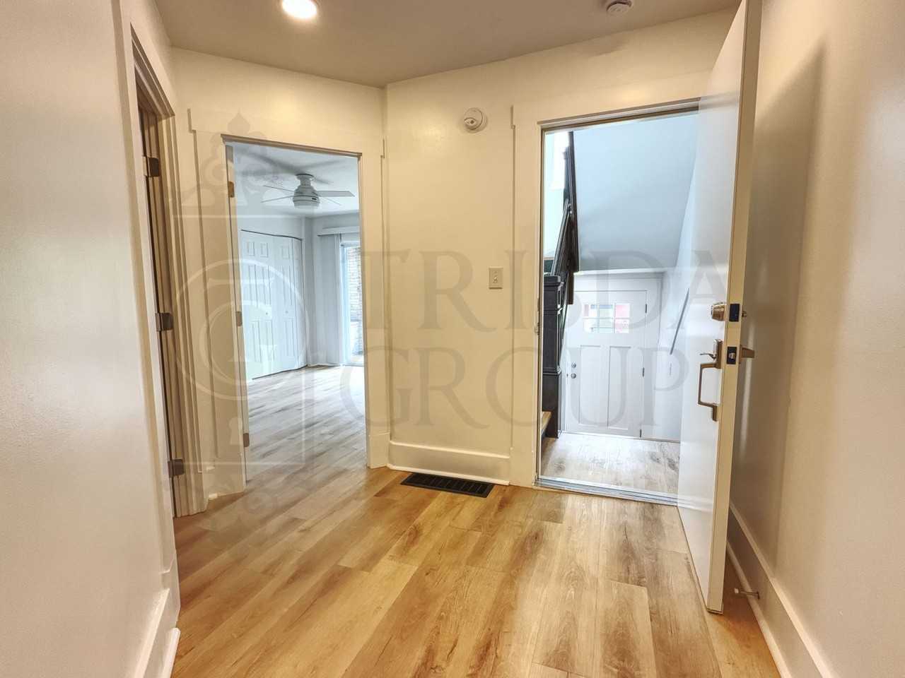 1538 Fallowfield Ave - Photo 2 of 34