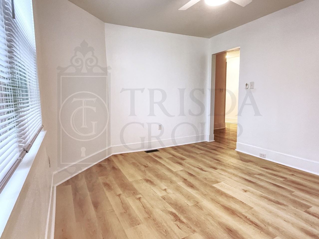 1538 Fallowfield Ave - Photo 4 of 34