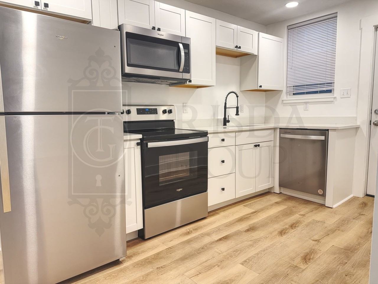 1538 Fallowfield Ave - Photo 6 of 34