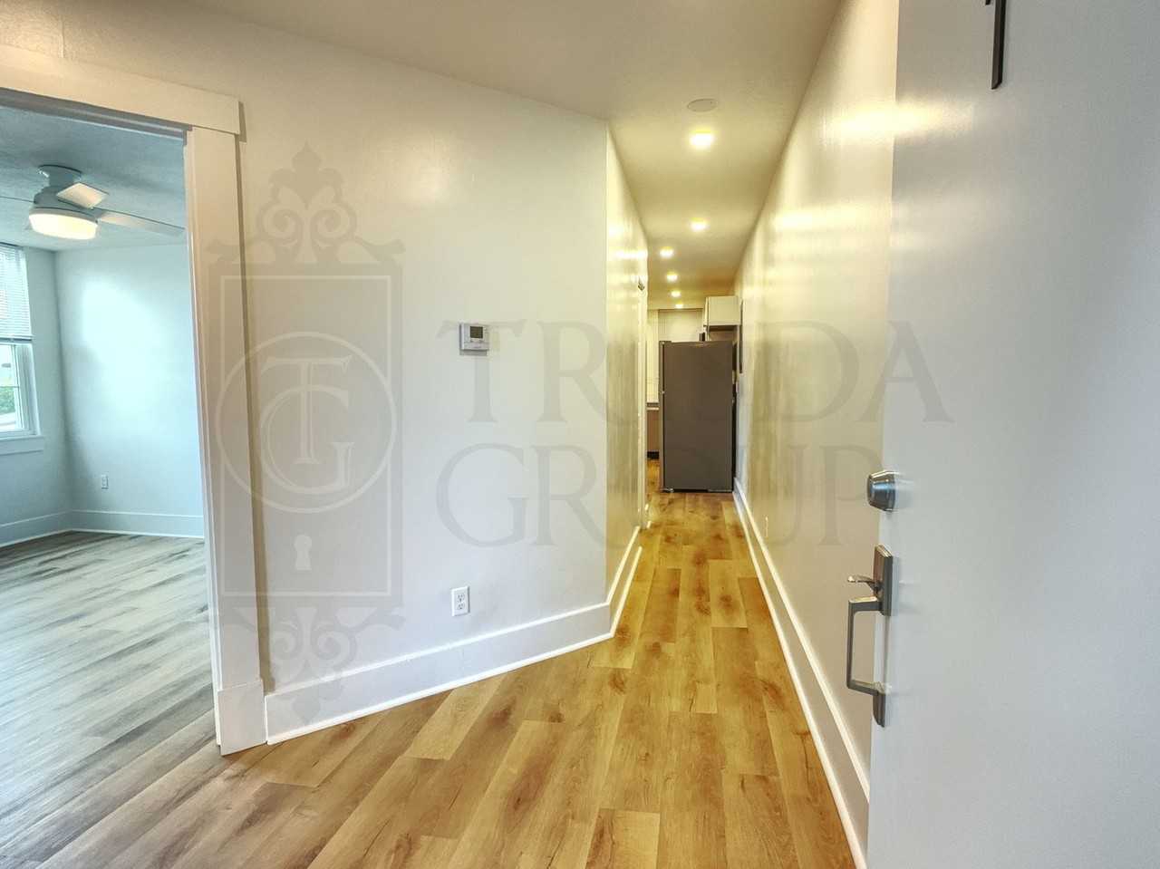 1540 Fallowfield Ave - Photo 2 of 29