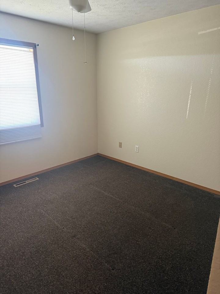 1840/1850 E. Laverne - Photo 3 of 6