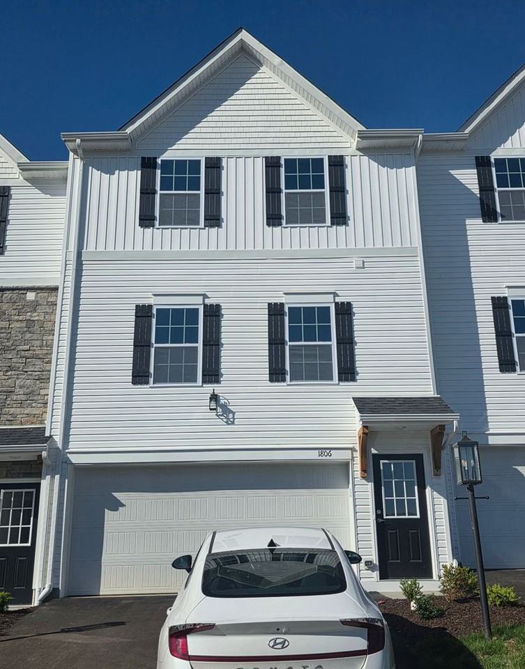 1806 Canterbury Dr - Photo 2 of 19