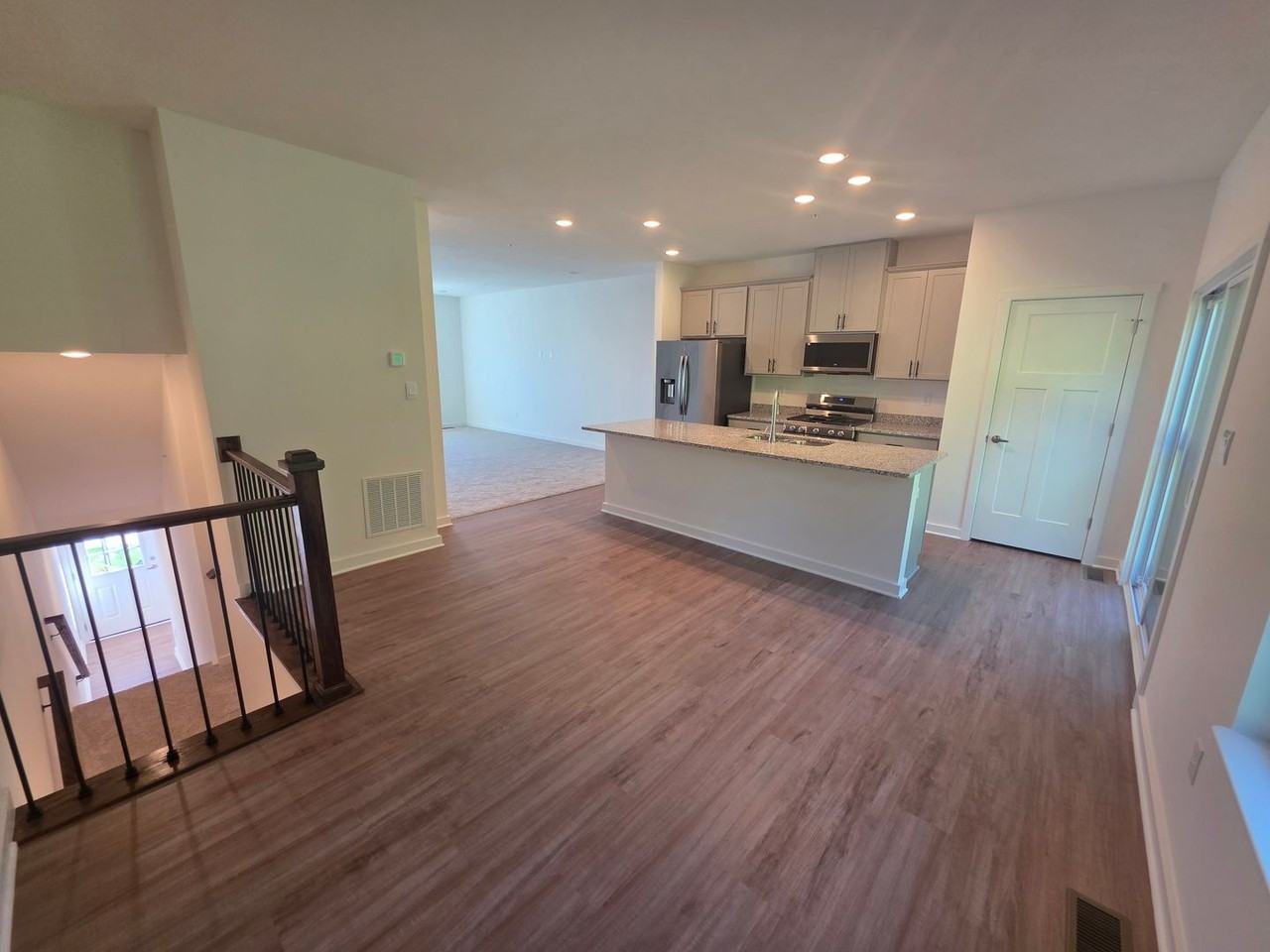 1806 Canterbury Dr - Photo 7 of 19
