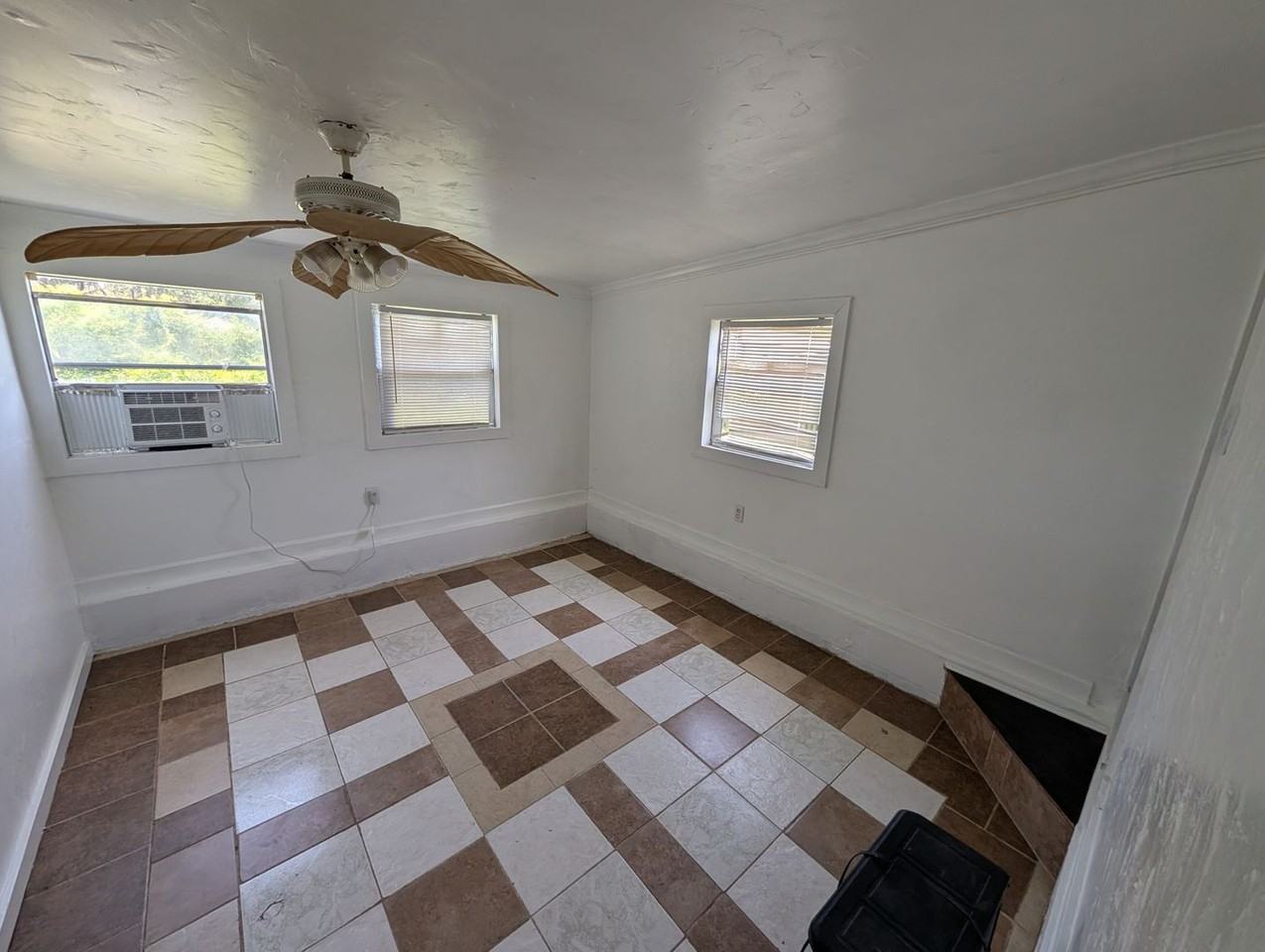 18550 Se 24th Pl - Photo 7 of 11