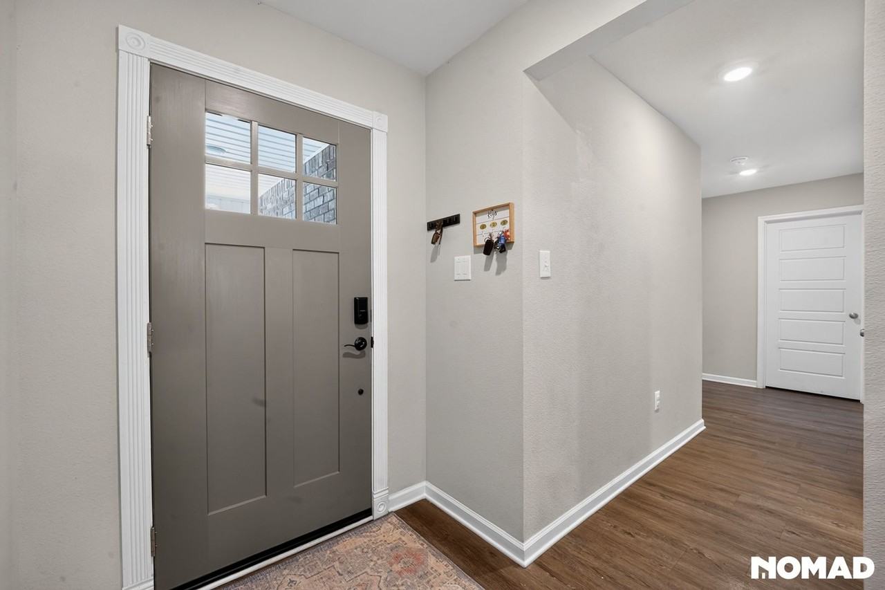 1008 Enclave Cir - Photo 3 of 38