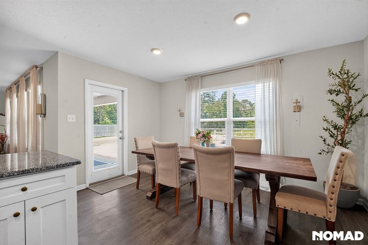 1008 Enclave Cir - Photo 7 of 38