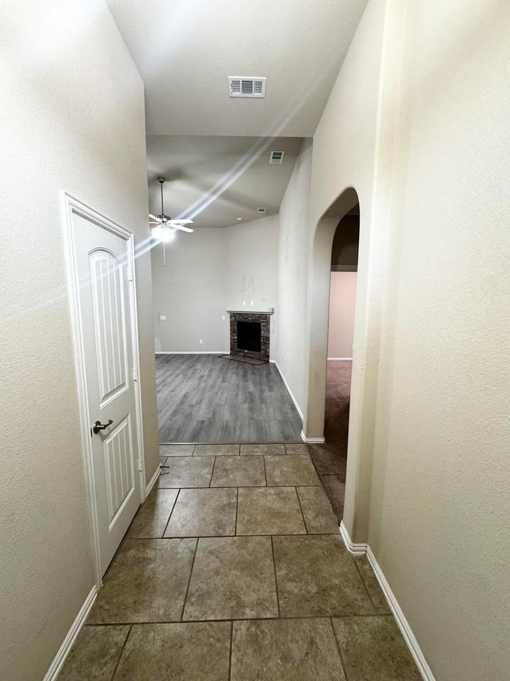6608 Vanguard Rd - Photo 2 of 16