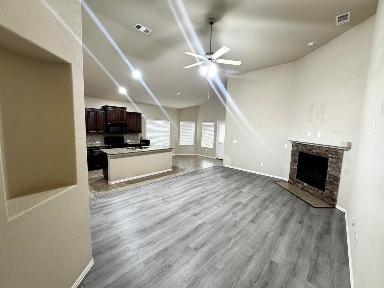 6608 Vanguard Rd - Photo 3 of 16