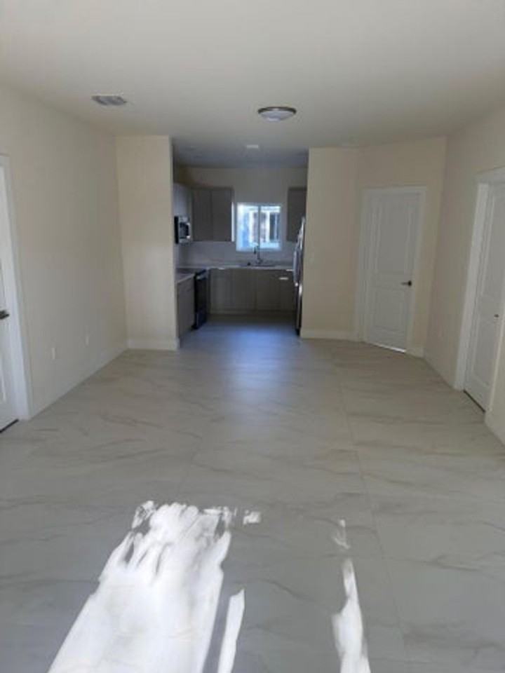 2999 Nw 9th St - Photo 2 of 11