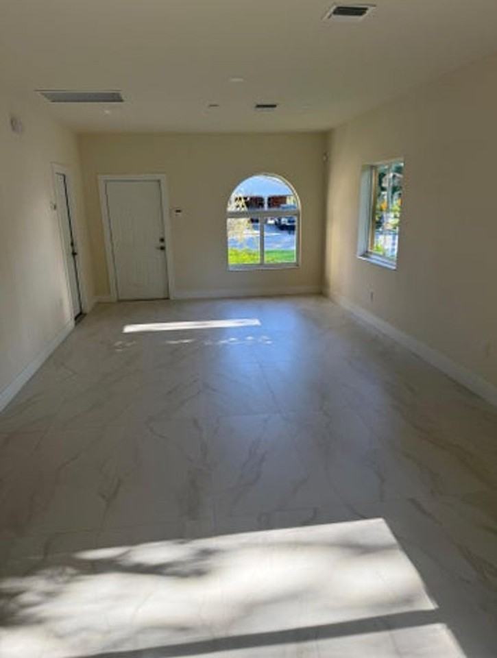 2999 Nw 9th St - Photo 3 of 11