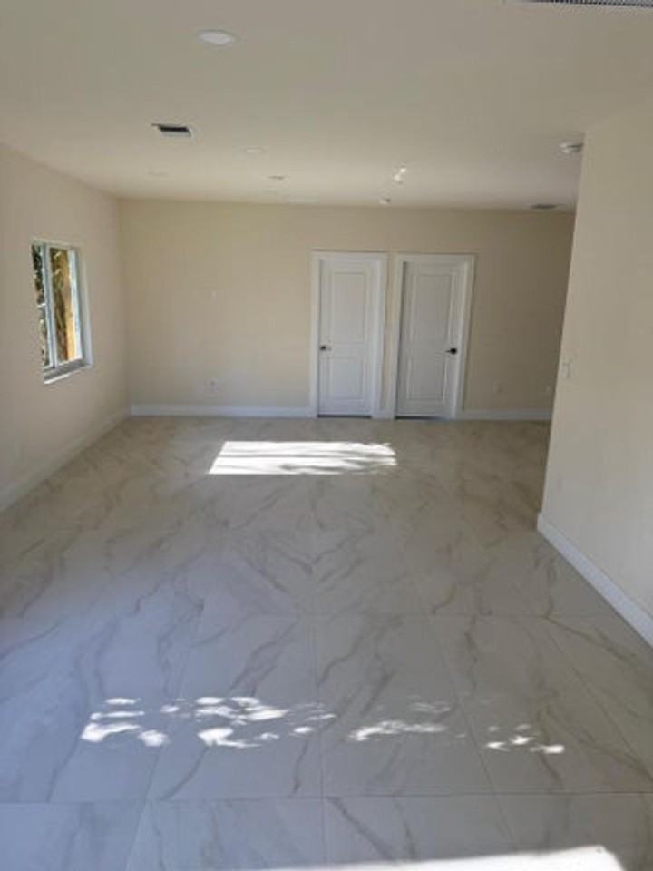 2999 Nw 9th St - Photo 4 of 11