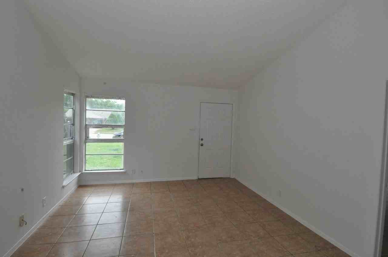 10612 Topperwein Dr #B - Photo 4 of 11
