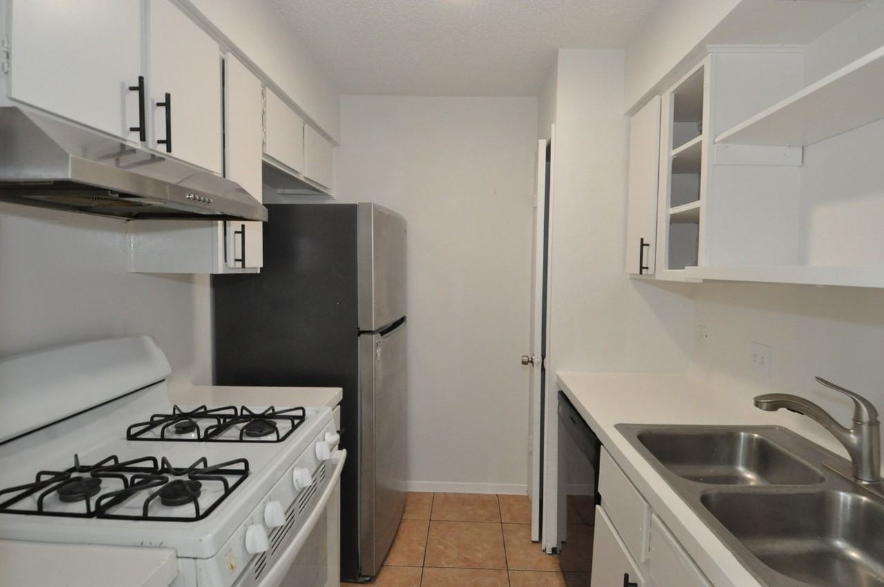 10612 Topperwein Dr #B - Photo 7 of 11