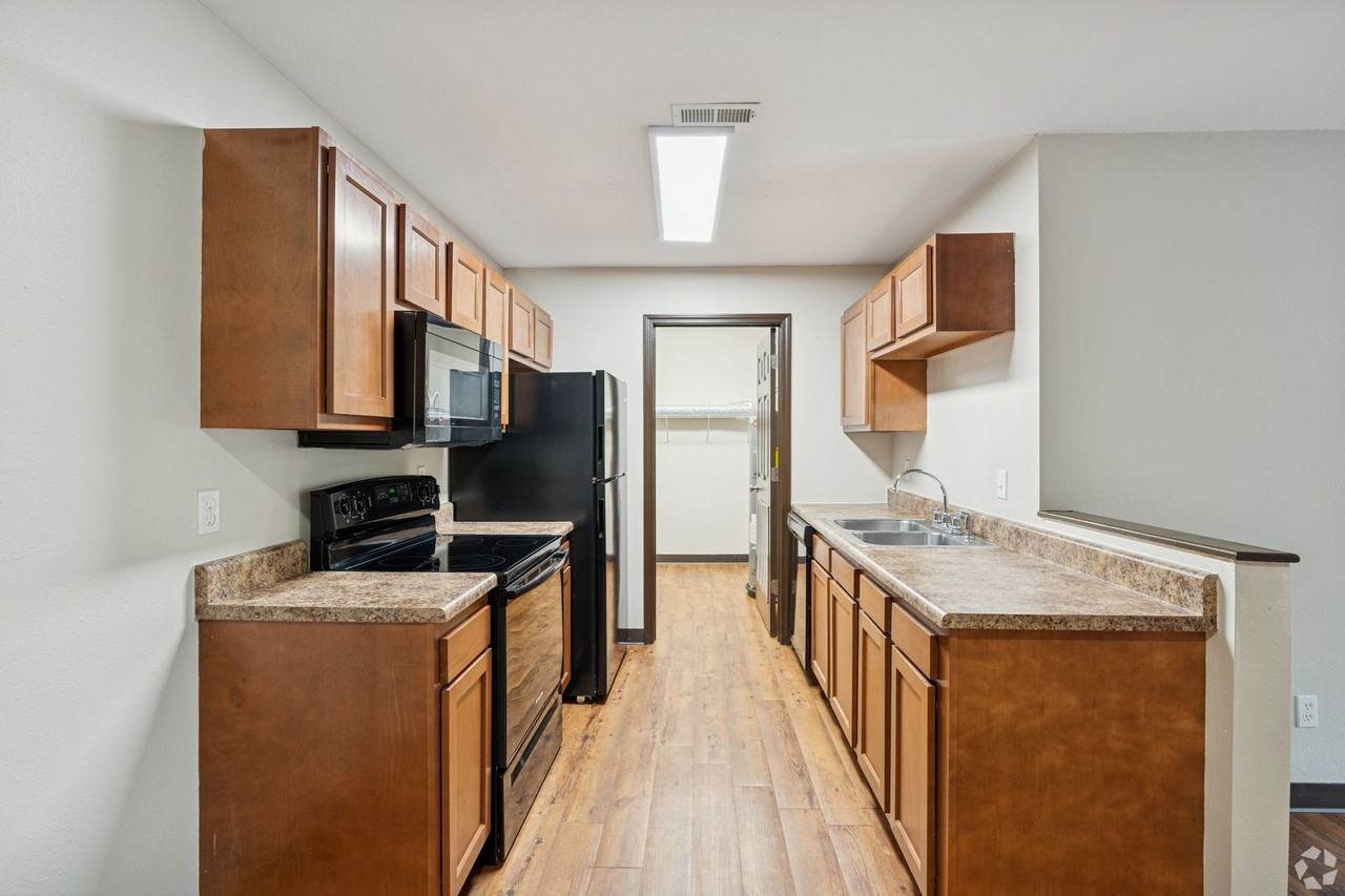 Kitty Hawk Apartments - Photo 4 of 17