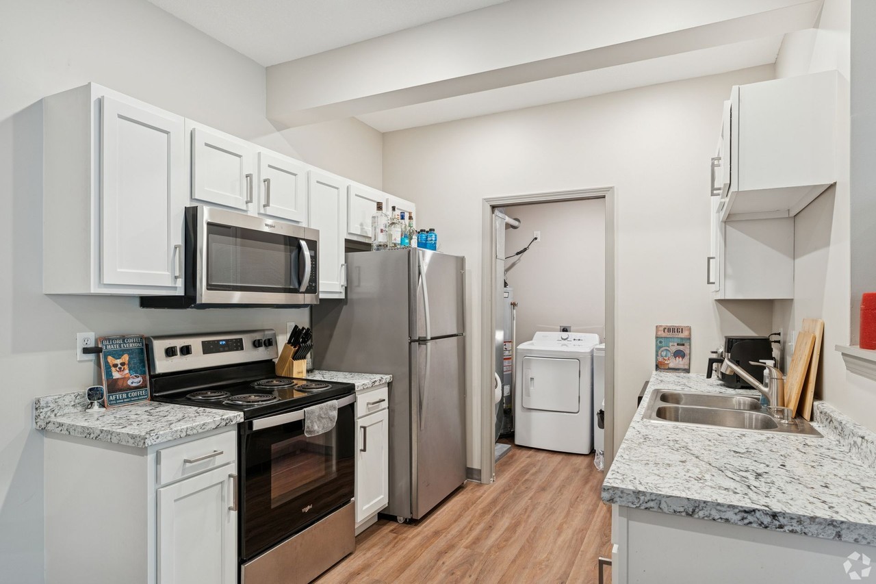 Kitty Hawk Apartments - Photo 5 of 17