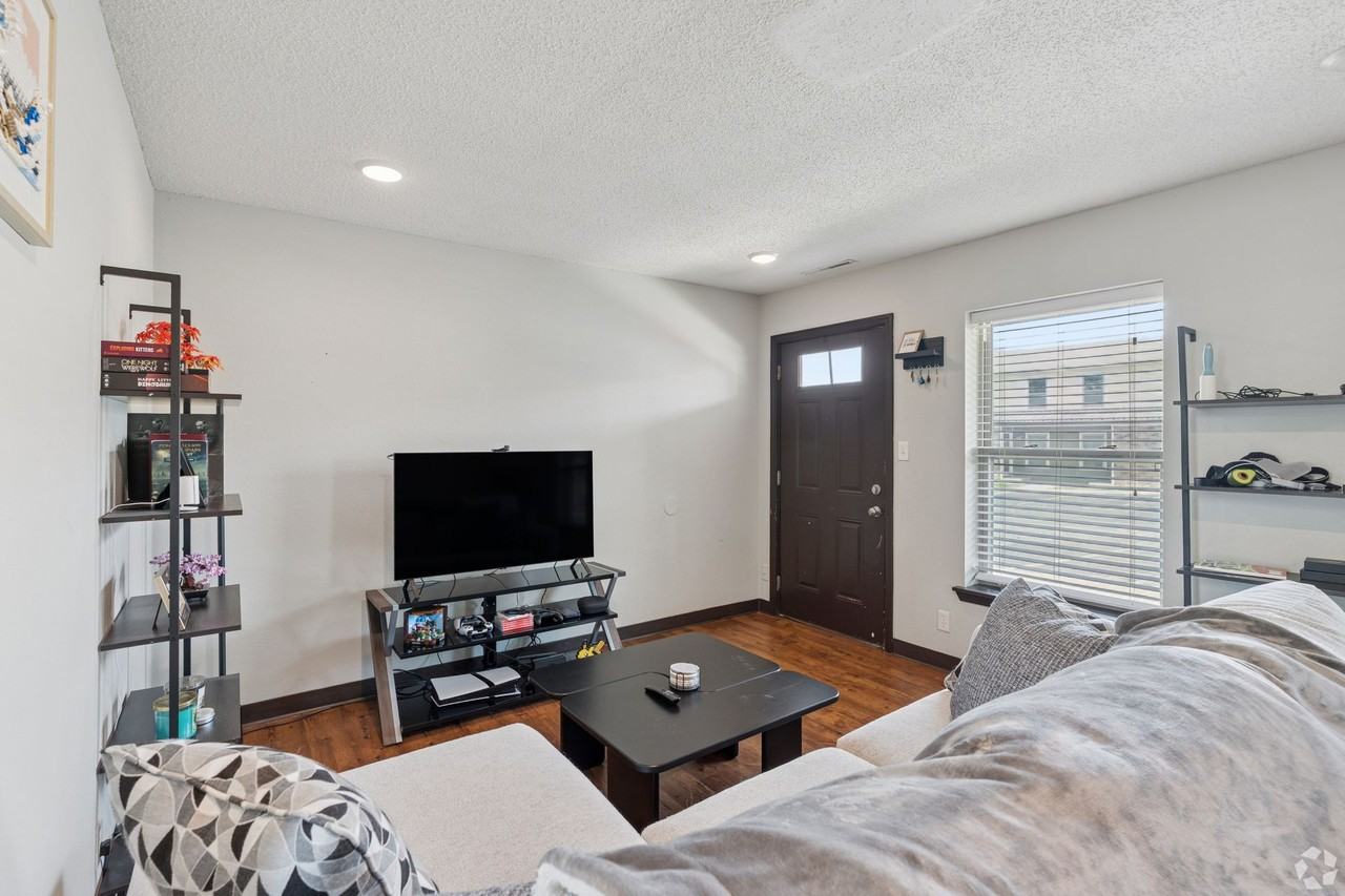 Kitty Hawk Apartments - Photo 6 of 17